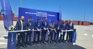Stire din Economie : DP World anunță investiții de peste 130 de milioane de euro în România. Marcel Ciolacu și Sorin Grindeanu, prezenți la evenimentul din Portul Constanța