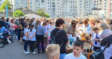 Târg caritabil, în curtea Şcolii 24. Un elev are nevoie de ajutor, pentru a putea să meargă - 2