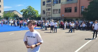 Târg caritabil, în curtea Şcolii 24. Un elev are nevoie de ajutor, pentru a putea să meargă - 6