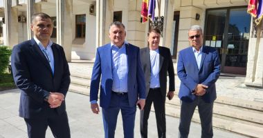 FOTO. Nicolae Ciucă, prezent la Constanţa: "Sunt lucruri bune care s-au întâmplat în ultimii patru ani!" - 2