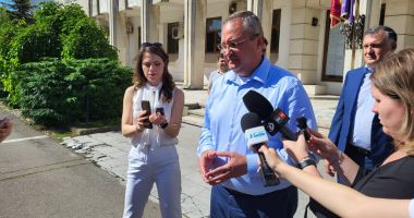 Stire din Politică-Administrație : FOTO. Nicolae Ciucă, prezent la Constanţa: "Sunt lucruri bune care s-au întâmplat în ultimii patru ani!"