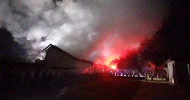 Stire din Eveniment : Incendiu la o locuinţă din 23 August! O persoană a fost intoxicată cu fum