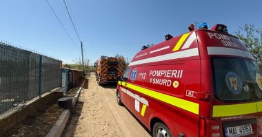 Stire din Eveniment : Misiune periculoasă pentru pompierii tulceni! O locuință plină cu butelii a fost cuprinsă de flăcări
