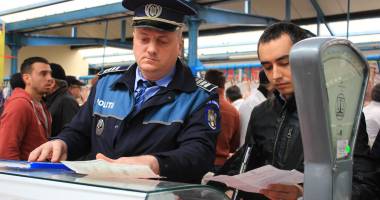 Stire din Eveniment : Galerie foto. RAZII ale Poliției, astăzi, în piețele din Constanța