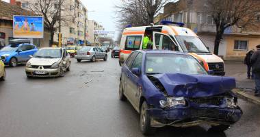 Stire din Eveniment : Galerie FOTO. Accident rutier în centrul Constanței