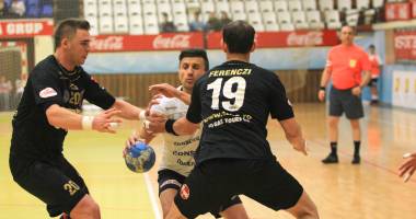Stire din Sport : Handbal masculin / HCM a câștigat primul meci cu HC Odorhei. Galerie foto