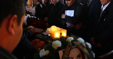 IMAGINI CUTREMURĂTOARE - Fetele moarte în incendiul de la Beirut, conduse pe ultimul drum - 3