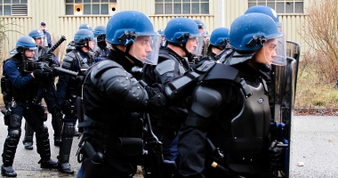 Stire din Actualitate : Proteste la Paris. Manifestație împotriva unui miting al Marinei Le Pen