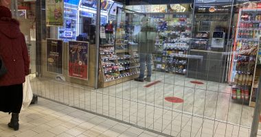 Galerie foto. „Zidul Berlinului”, într-un supermarket din Constanţa - 4