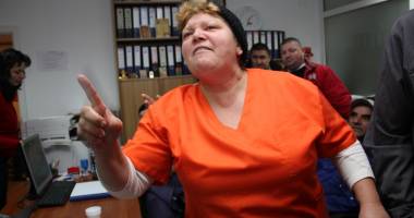 Galerie FOTO / GREVĂ la Sanatoriul Techirghiol! Situația pare să explodeze. Angajații vor să îl scoată cu forța pe manager din birou. UPDATE - 6