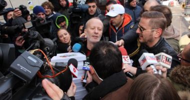 Stire din Eveniment : VIDEO. Momentul în care Andrei Gheorghe le-a dus pizza procurorilor DNA