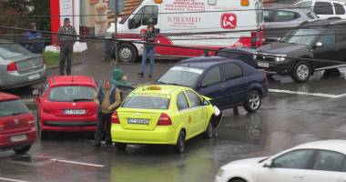 Galerie FOTO. Haos pe bulevardul I.C. Brătianu. Mai multe mașini implicate într-un accident. Două victime. Update - 9