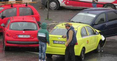 Galerie FOTO. Haos pe bulevardul I.C. Brătianu. Mai multe mașini implicate într-un accident. Două victime. Update - 11