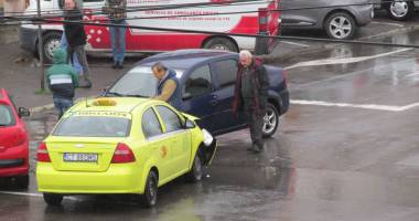 Galerie FOTO. Haos pe bulevardul I.C. Brătianu. Mai multe mașini implicate într-un accident. Două victime. Update - 13