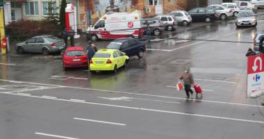 Galerie FOTO. Haos pe bulevardul I.C. Brătianu. Mai multe mașini implicate într-un accident. Două victime. Update - 12