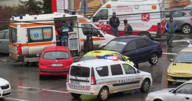 Galerie FOTO. Haos pe bulevardul I.C. Brătianu. Mai multe mașini implicate într-un accident. Două victime. Update - 14