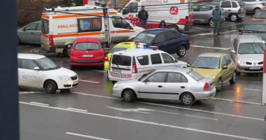 Galerie FOTO. Haos pe bulevardul I.C. Brătianu. Mai multe mașini implicate într-un accident. Două victime. Update - 3