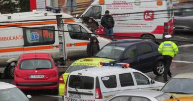 Galerie FOTO. Haos pe bulevardul I.C. Brătianu. Mai multe mașini implicate într-un accident. Două victime. Update - 7