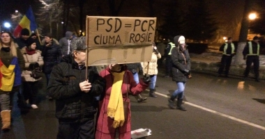 GALERIE FOTO-VIDEO / UPDATE. 5500 de "PUTORI" mărșăluiesc pe străzi. "Altă întrebare? Altă guvernare!" - 7
