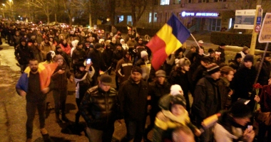 GALERIE FOTO-VIDEO / UPDATE. 5500 de "PUTORI" mărșăluiesc pe străzi. "Altă întrebare? Altă guvernare!" - 26