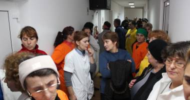 Galerie FOTO / GREVĂ la Sanatoriul Techirghiol! Situația pare să explodeze. Angajații vor să îl scoată cu forța pe manager din birou. UPDATE - 11