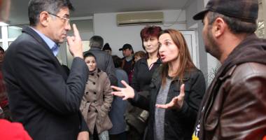 Galerie FOTO / GREVĂ la Sanatoriul Techirghiol! Situația pare să explodeze. Angajații vor să îl scoată cu forța pe manager din birou. UPDATE - 13