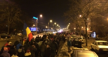 GALERIE FOTO-VIDEO / UPDATE. 5500 de "PUTORI" mărșăluiesc pe străzi. "Altă întrebare? Altă guvernare!" - 9