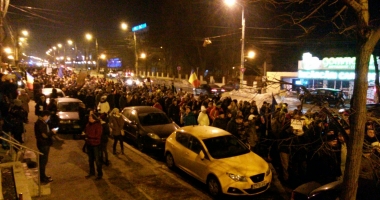 GALERIE FOTO-VIDEO / UPDATE. 5500 de "PUTORI" mărșăluiesc pe străzi. "Altă întrebare? Altă guvernare!" - 6