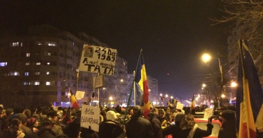 GALERIE FOTO-VIDEO / UPDATE. 5500 de "PUTORI" mărșăluiesc pe străzi. "Altă întrebare? Altă guvernare!" - 3