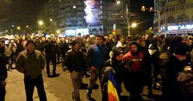 GALERIE FOTO-VIDEO / UPDATE. 5500 de "PUTORI" mărșăluiesc pe străzi. "Altă întrebare? Altă guvernare!" - 24