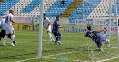 Stire din Sport : Galerie FOTO / FC Farul a dominat partida cu CF Brăila, dar nu a câștigat