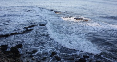 Stire din Social : Galerie foto/ Iată cum s-a retras marea din cauza furtunii de noaptea trectută