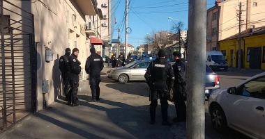 GALERIE FOTO / DESCINDERI ÎN CENTRUL CONSTANȚEI. ZECI DE JANDARMI ȘI POLIȚIȘTI SUNT MOBILIZAȚI - 4