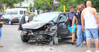ACCIDENT în zona Dacia / Două persoane au ajuns la spital - Galerie FOTO - 4