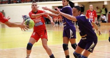 Handbal feminin / CSU Neptun a fost înfrântă de HCM Roman / Galerie foto - 5