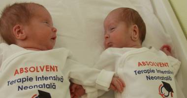 Stire din Sănătate : Poveste cu final fericit, la Euromaterna! Spitalul înregistrează un nou succes în îngrijirea prematurilor din sarcina gemelara cu vârsta gestațională 26 de săptămâni