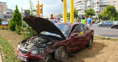 ACCIDENT în zona Dacia / Două persoane au ajuns la spital - Galerie FOTO - 6