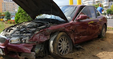 ACCIDENT în zona Dacia / Două persoane au ajuns la spital - Galerie FOTO - 2