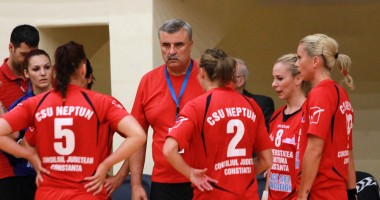 Handbal feminin / CSU Neptun a fost înfrântă de HCM Roman / Galerie foto - 2