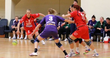 Handbal feminin / CSU Neptun a fost înfrântă de HCM Roman / Galerie foto - 6