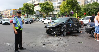 ACCIDENT în zona Dacia / Două persoane au ajuns la spital - Galerie FOTO - 3