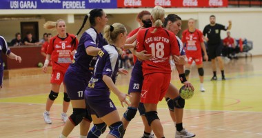 Handbal feminin / CSU Neptun a fost înfrântă de HCM Roman / Galerie foto - 9