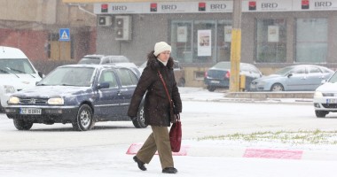 Stire din Social : COD PORTOCALIU de vreme rea. Patru autoturisme, blocate în nămeți, între Fântânele și Cogealac