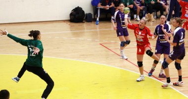 Handbal feminin / CSU Neptun a fost înfrântă de HCM Roman / Galerie foto - 4