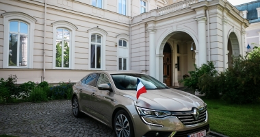 RENAULT TALISMAN A DEVENIT MAȘINA OFICIALĂ A AMBASADORULUI FRANȚEI LA BUCUREȘTI - 3