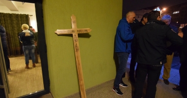 GALERIE FOTO / Trupul neînsuflețit al lui Adrian Tinca a fost depus la Capela cimitirului Central - 6