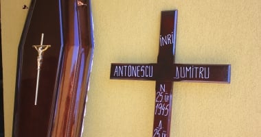 LACRIMI ȘI DURERE! SUPORTERII ÎȘI IAU "ADIO" DE LA SIMBOLUL FARULUI - 4