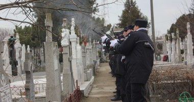 Unul dintre cei mai buni polițiști din Constanța, înmormântat cu onoruri militare / GALERIE FOTO - 3