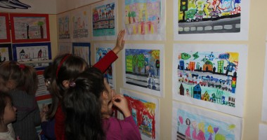 143 de desene pe teme rutiere au fost jurizate  la Grădinița "Perluțele Mării" - 4