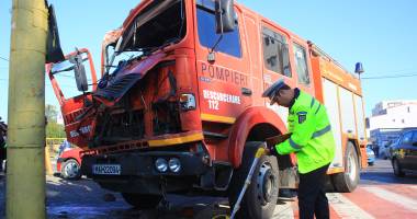 UPDATE. ACCIDENT RUTIER GRAV ÎN CONSTANȚA. Pompieri ÎNCARCERAȚI într-o autospecială / Galerie foto - 14